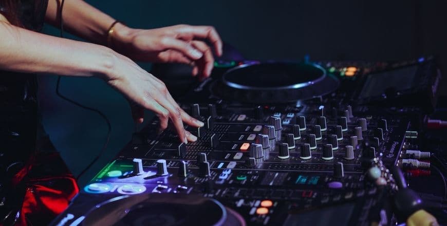 Sıfırdan DJ'lik Eğitimi