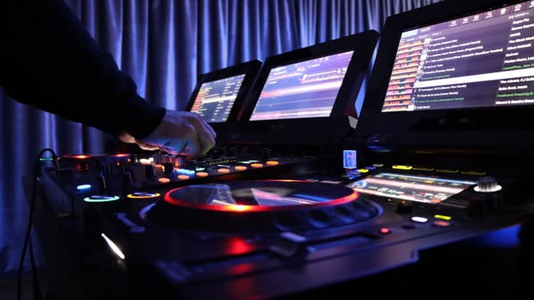 Nasıl DJ Olurum? Sıfırdan İleri Seviye DJ Kursu ve Rekordbox