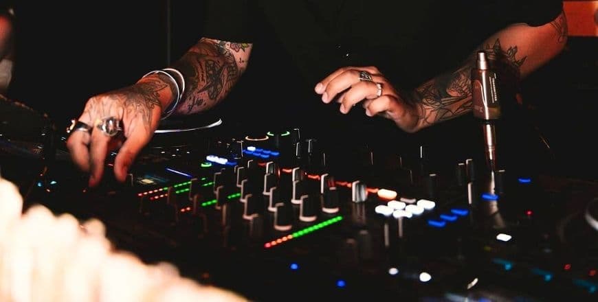 DJ'lik Kursu Yüz Yüze: Başlangıç Seviye