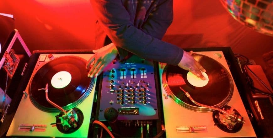 DJ'likteki İlk Adımlar E-Kitap: DJ'lik Tutkun İçin Kapsamlı Rehber