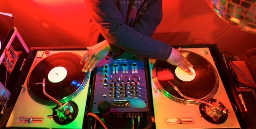 DJ'likteki İlk Adımlar E-Kitap: DJ'lik Tutkun İçin Kapsamlı Rehber