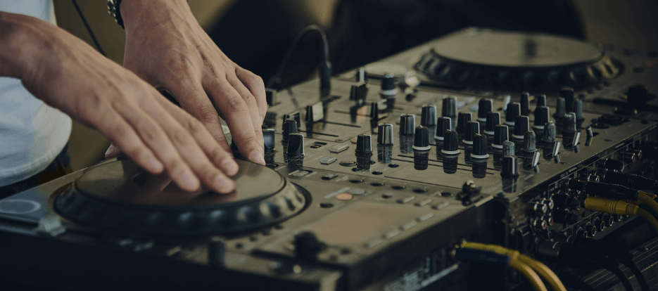DJ & Live Performance